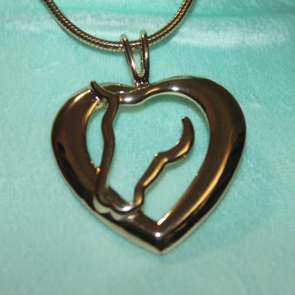 Nwt:  Gold Plated Horse & Heart Necklace set - Picture 2 of 2